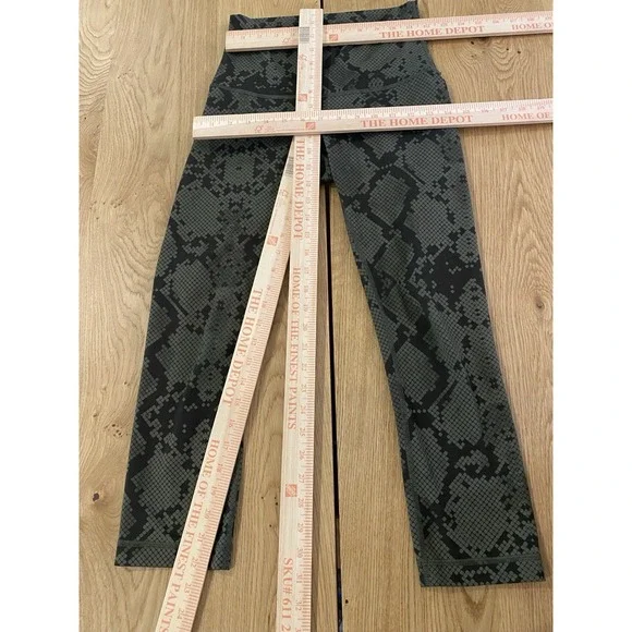 Lululemon Wunder Under Crop High-Rise Full-On Luxtreme 22" Snake Green Size 5 - Picture 5 of 6